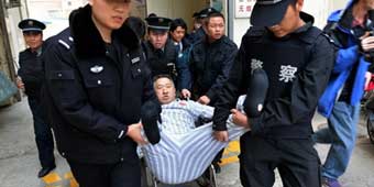 Man Forcibly Removed by Police after Staying in Hospital Bed for Over 3 Years
