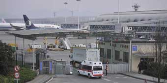 Air China Emergency Landing after Passenger Bomb Claims