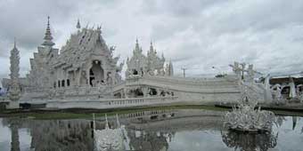 Thai Temple to Build Separate Toilets for Non-Chinese Visitors