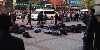 30 Taxi Drivers Drink Pesticide in Beijing Protest 