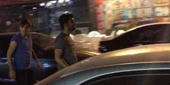 Annoyed Foreigners Beat Chinese Men With Bottles at Xi'an Night Market 