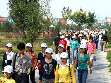 Nightmare Vacations: Chinese Opt for Cheap Tours Despite Hidden Shopping Scams, High Deposits