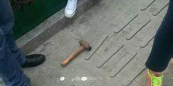 Qingdao Traffic Volunteer Hits Woman With Hammer for Jaywalking