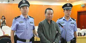 41-Year-Old Milks University Girls for Love and Money
