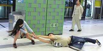 Heilongjiang Girls Abduct Handsome Guy off the Street