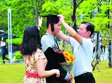 Survey: Most Chinese Parents Willing to Support Children Financially After College