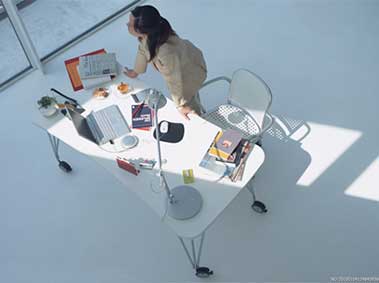 China's White-Collar Workers Hate Their Offices, Waste Too Much Time in Meetings 
