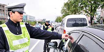 Vehicle with 28,000 Yuan Worth of Traffic Tickets Seized in Jiangxi