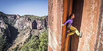 Swiss Climber Scales Dangerous 1,000 Ft Cliffs in Yunnan 