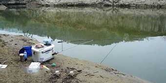 Elderly Chongqing Man Drowns Failing to Reel in Giant Fish