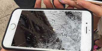 Sick of Students Using Phones in Class, Professor Chucks iPhones Out the Window 