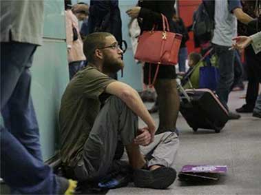 Foreign Backpacker Beggar in Guangzhou: Scammer or Traveler in Need?