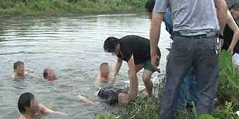 Hangzhou Man Drowns While Testing His Dog’s Swimming Abilities 