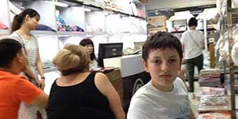 Australian Teen Makes $10,000 in One Week Importing Toys from China 