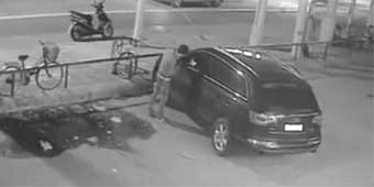 Thief Holds Car Side Mirrors for Ransom in Shanghai 
