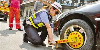 Police Boot Woman’s Car for 8 Hours for Illegal Park Job 