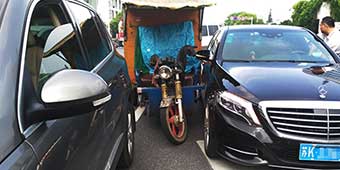 Trash-Hauling Tricycle Scratches VW and Mercedes-Benz in Fender Bender
