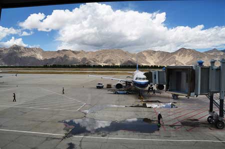 How to Travel to Lhasa by Train or Airplane from Major Cities in China