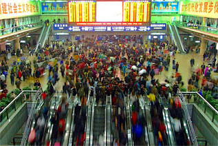 Should Chinese Firms Allow Employees to Take Leave Outside of Public Holidays?